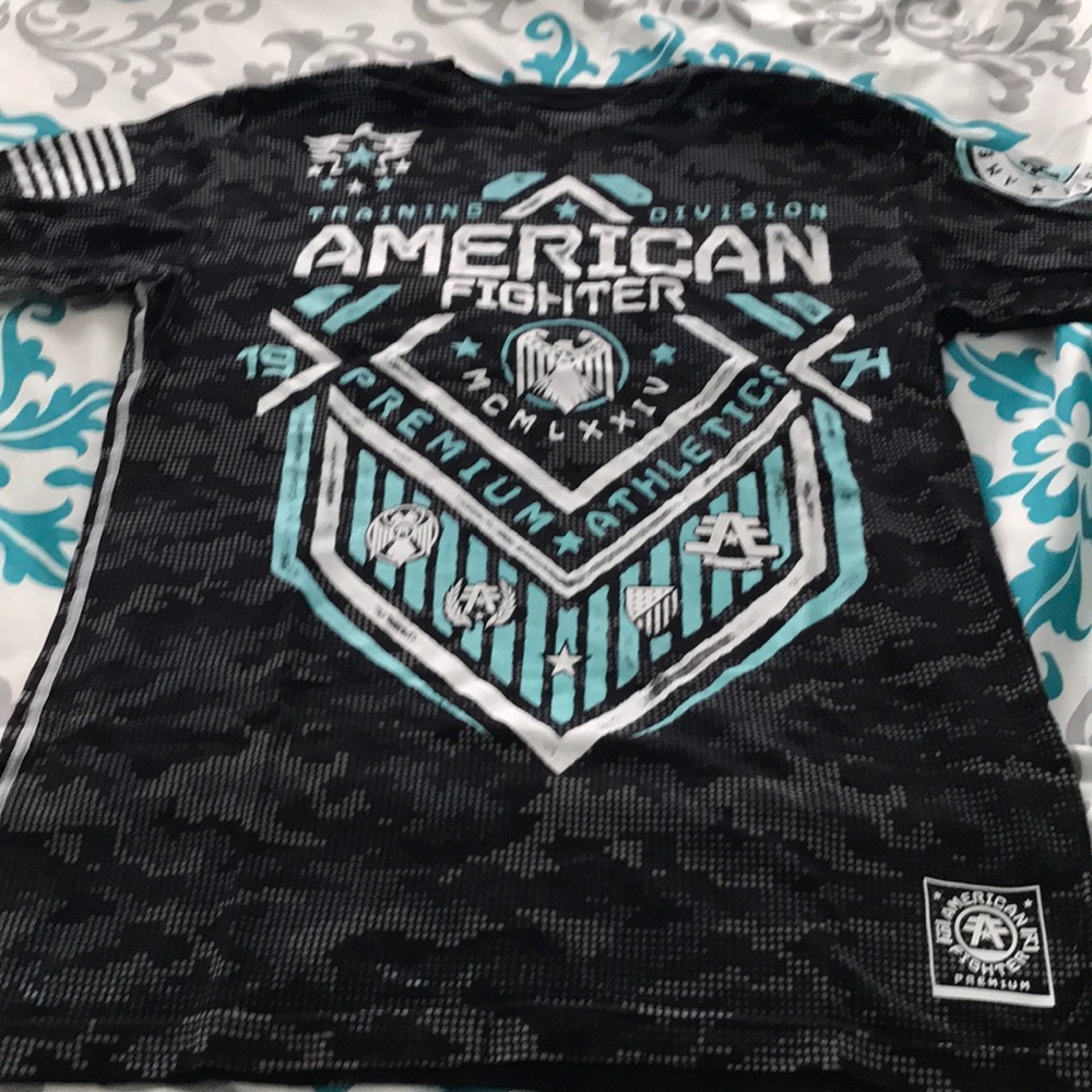American fighter men’s shirt size small